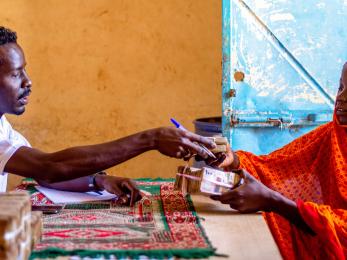 A person handing someone cash.